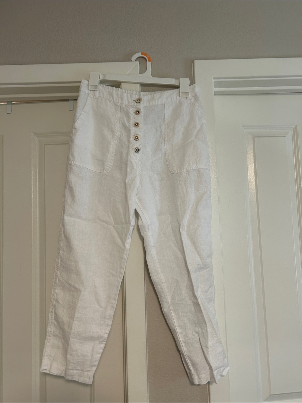Haris Cotton White Button-Fly Linen Capri Pants